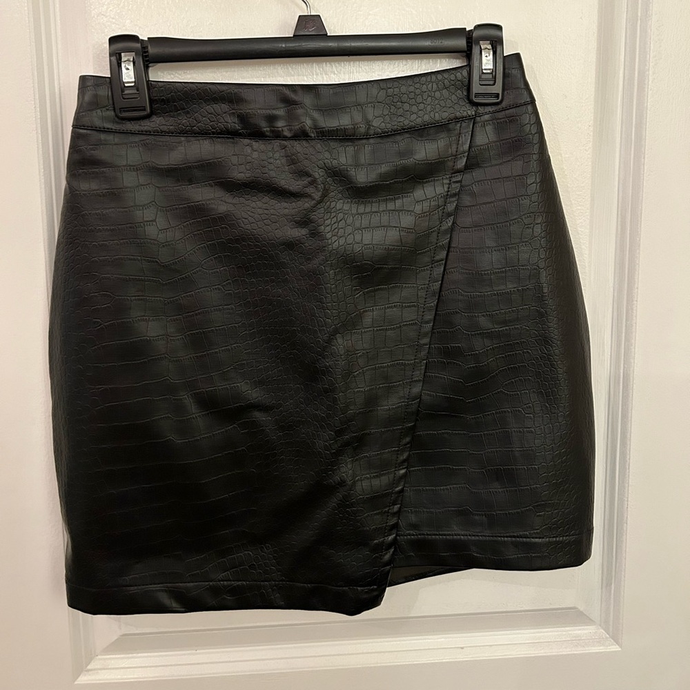 Black Oak & Trellis faux leather mini skirt